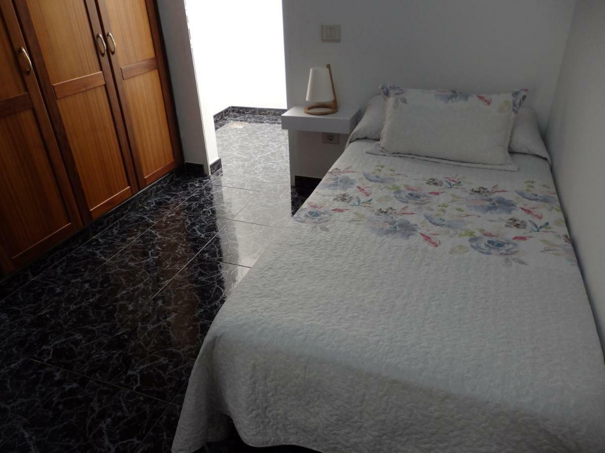 Toni's * Arinaga